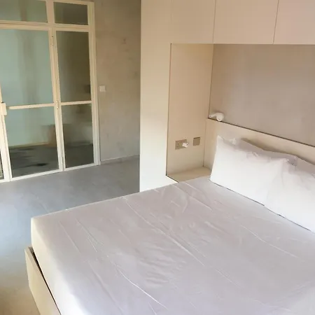 Floor With Roof Pool In St Julians アパート