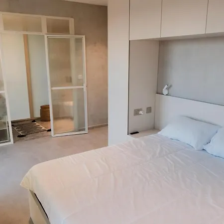 Апартаменты Top Floor Apartment With Roof Pool In St Julians Сент Джулианс