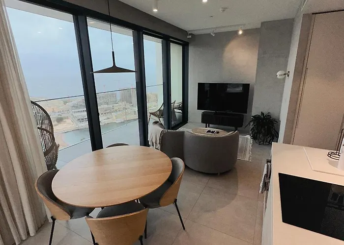 Luxury 360 Sea View 27th Floor In Mercury Tower 公寓